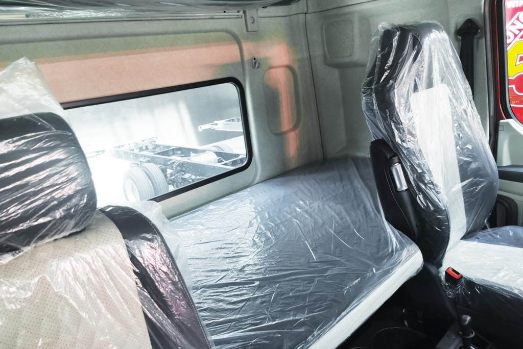 四大领先!乘龙H5创富版330大马力绿通车南宁上市 - 第3张 - 提加商用车网 四大领先!乘龙H5创富版330大马力绿通车南宁上市 - 第3张