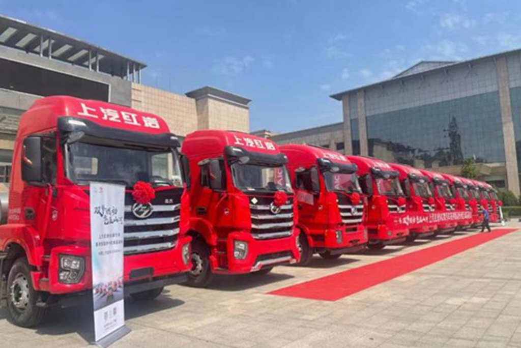 双擎燃动，气盖山河，上汽红岩燃气牵引车新品批量交付山西大客户 - 第2张
