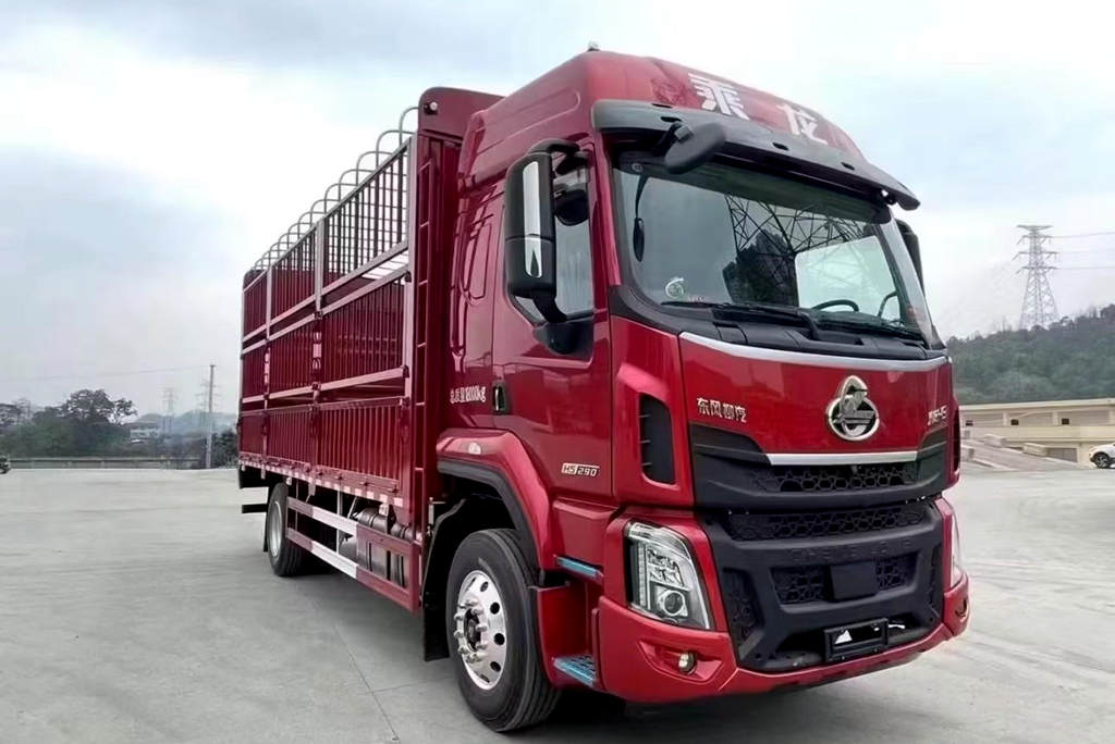 四大领先!乘龙H5创富版330大马力绿通车南宁上市 - 第2张 - 提加商用车网 四大领先!乘龙H5创富版330大马力绿通车南宁上市 - 第2张