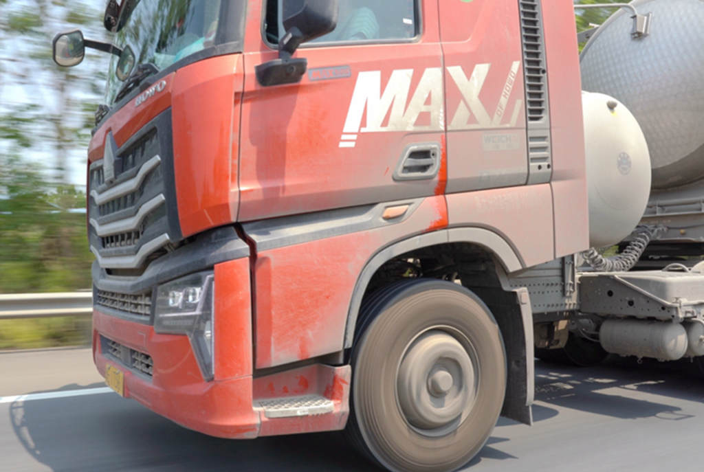 选择水泥罐车“既要又要还要”,中国重汽豪沃MAX燃气车统统满足 - 第4张 - 提加商用车网 选择水泥罐车“既要又要还要”,中国重汽豪沃MAX燃气车统统满足 - 第4张