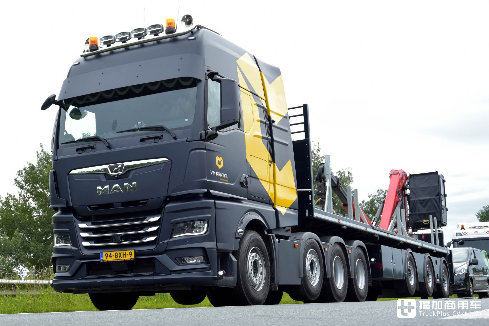 1:1比例的RC遥控车?可遥控行驶的庞然大物,这台曼恩TGX大件车不一般 - 第3张 - 提加商用车网 1:1比例的RC遥控车?可遥控行驶的庞然大物,这台曼恩TGX大件车不一般 - 第3张