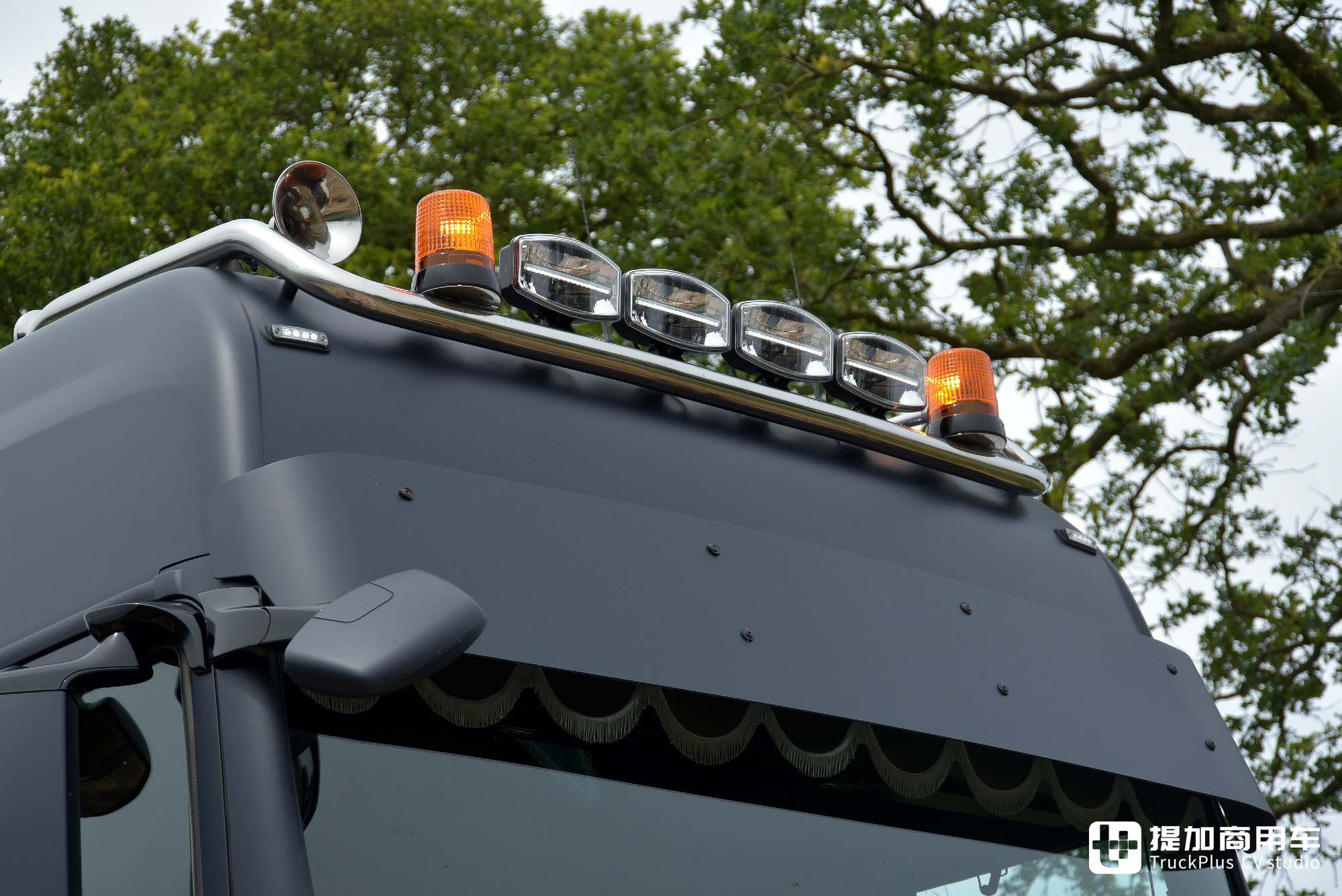 1:1比例的RC遥控车?可遥控行驶的庞然大物,这台曼恩TGX大件车不一般 - 第8张 - 提加商用车网 1:1比例的RC遥控车?可遥控行驶的庞然大物,这台曼恩TGX大件车不一般 - 第8张