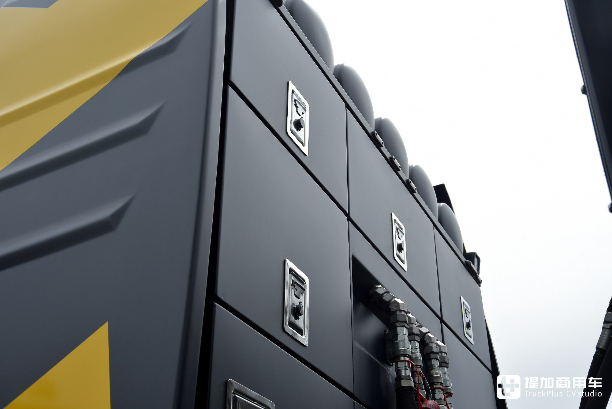 1:1比例的RC遥控车?可遥控行驶的庞然大物,这台曼恩TGX大件车不一般 - 第10张 - 提加商用车网 1:1比例的RC遥控车?可遥控行驶的庞然大物,这台曼恩TGX大件车不一般 - 第10张