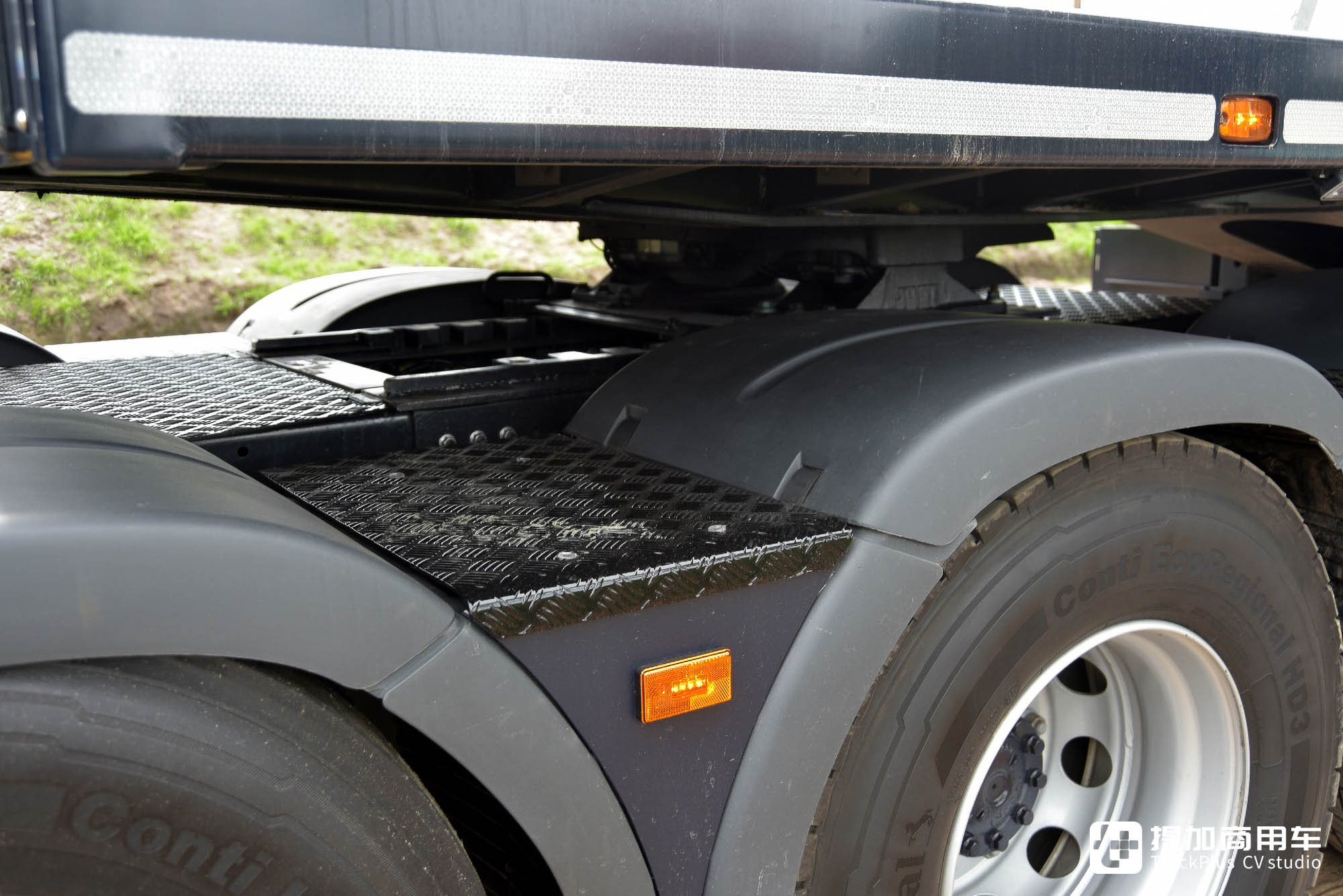 1:1比例的RC遥控车?可遥控行驶的庞然大物,这台曼恩TGX大件车不一般 - 第11张 - 提加商用车网 1:1比例的RC遥控车?可遥控行驶的庞然大物,这台曼恩TGX大件车不一般 - 第11张