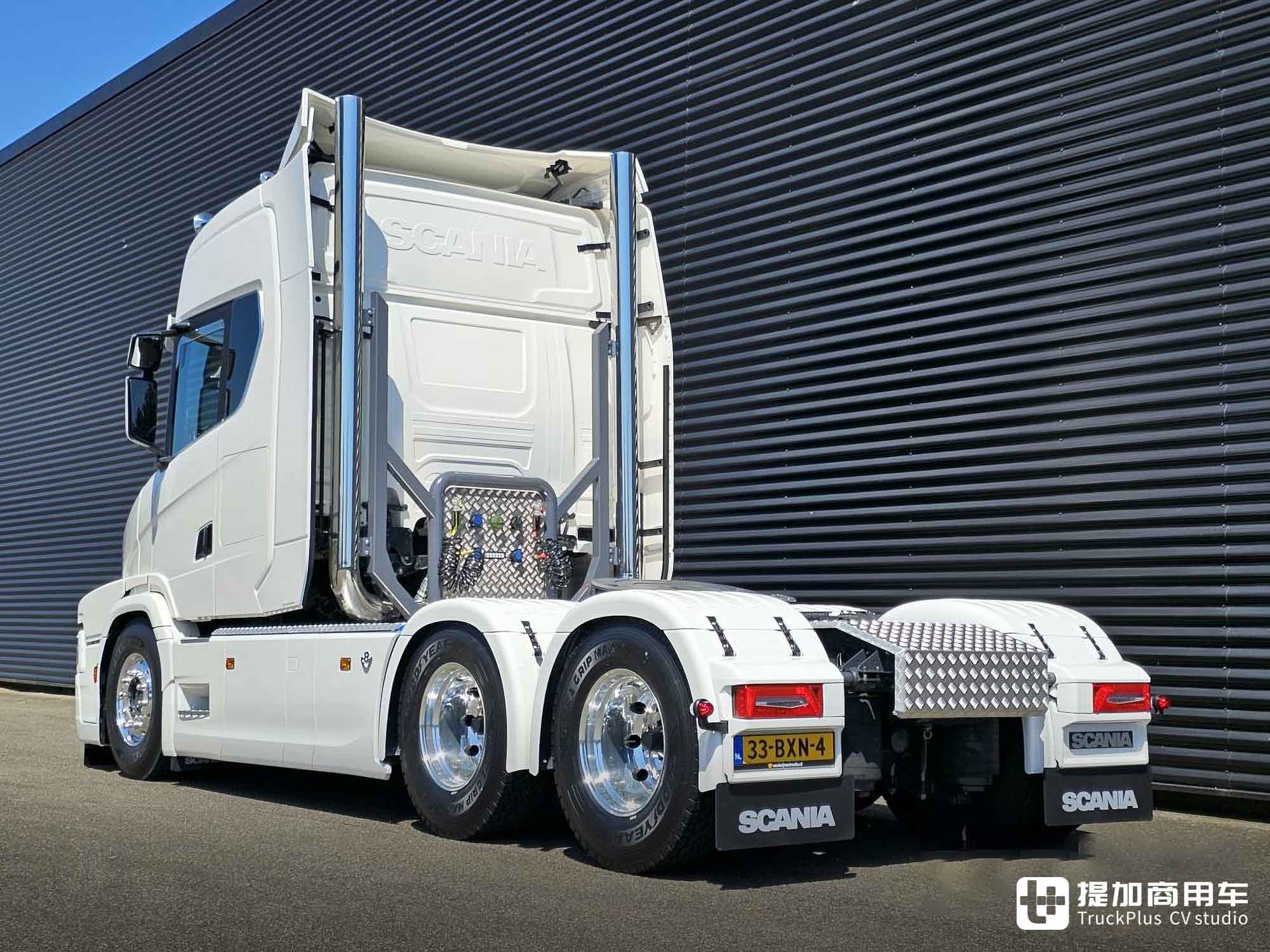 致敬3系长头卡车,搭载V8发动机,斯堪尼亚R 660爆改长头牵引车 - 第13张 - 提加商用车网 致敬3系长头卡车,搭载V8发动机,斯堪尼亚R 660爆改长头牵引车 - 第13张