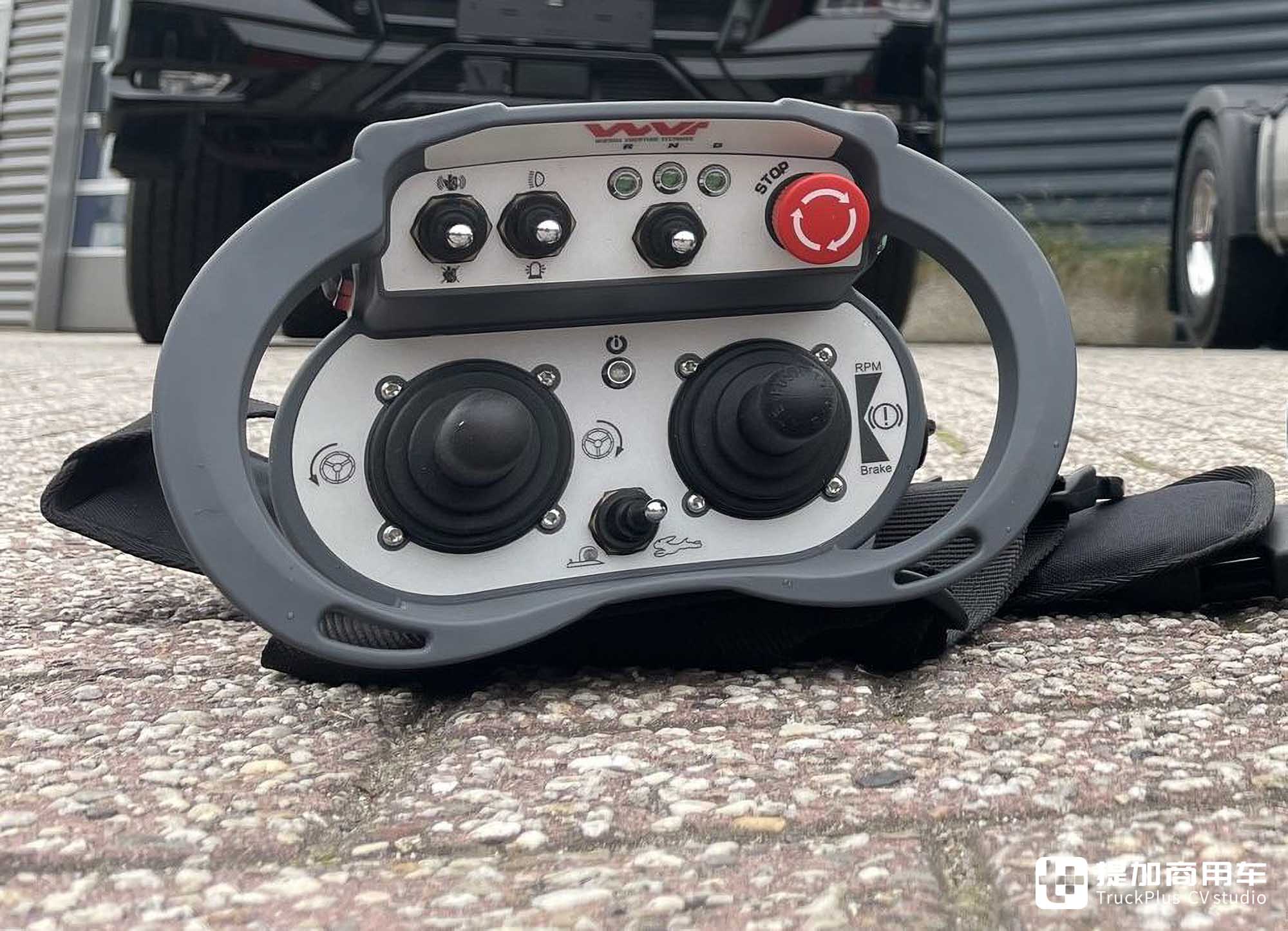 1:1比例的RC遥控车?可遥控行驶的庞然大物,这台曼恩TGX大件车不一般 - 第13张 - 提加商用车网 1:1比例的RC遥控车?可遥控行驶的庞然大物,这台曼恩TGX大件车不一般 - 第13张