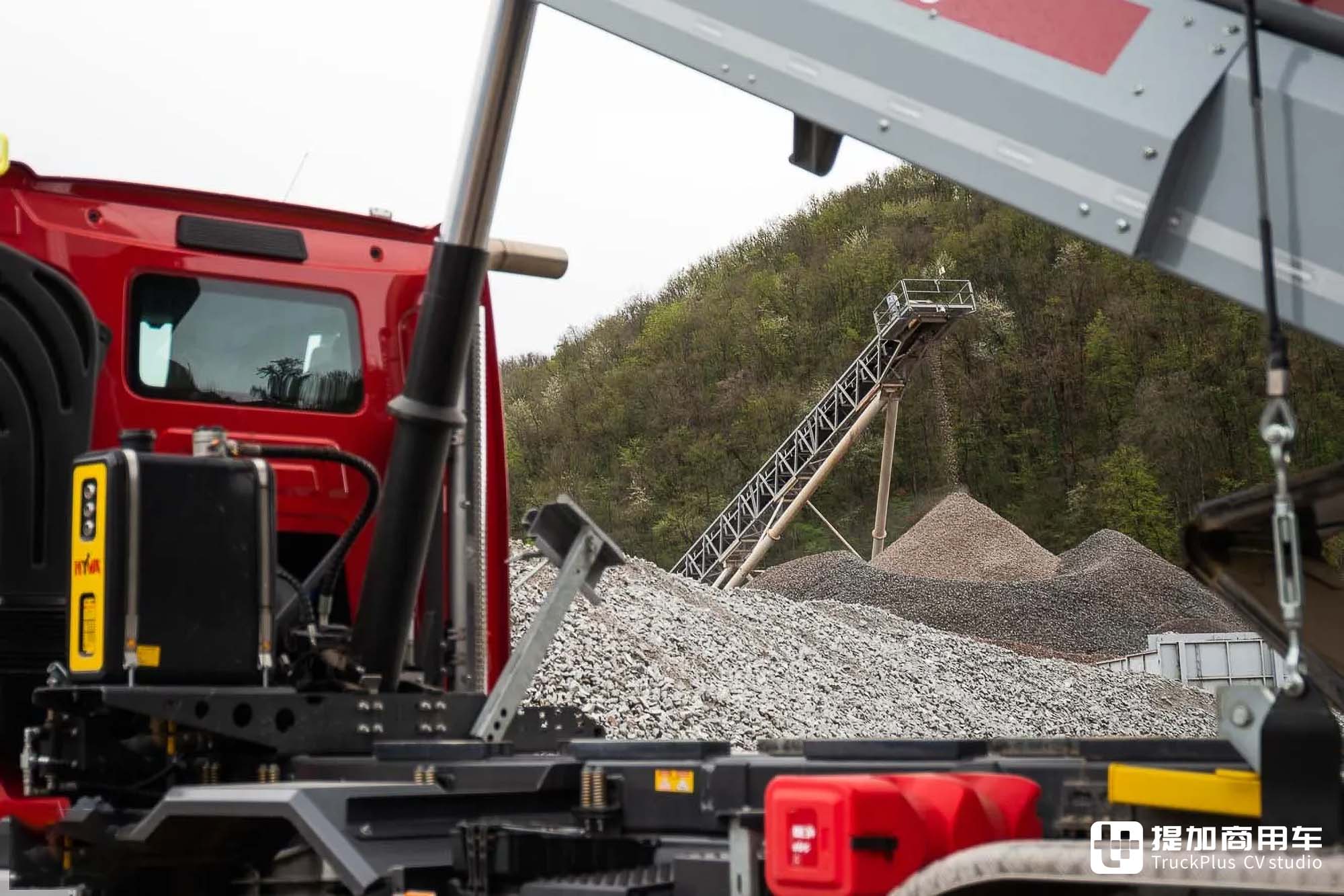 8x8全驱,独特外观设计+扎实底盘配置,雷诺K 520矿用自卸车了解一下 - 第12张 - 提加商用车网 8x8全驱,独特外观设计+扎实底盘配置,雷诺K 520矿用自卸车了解一下 - 第12张