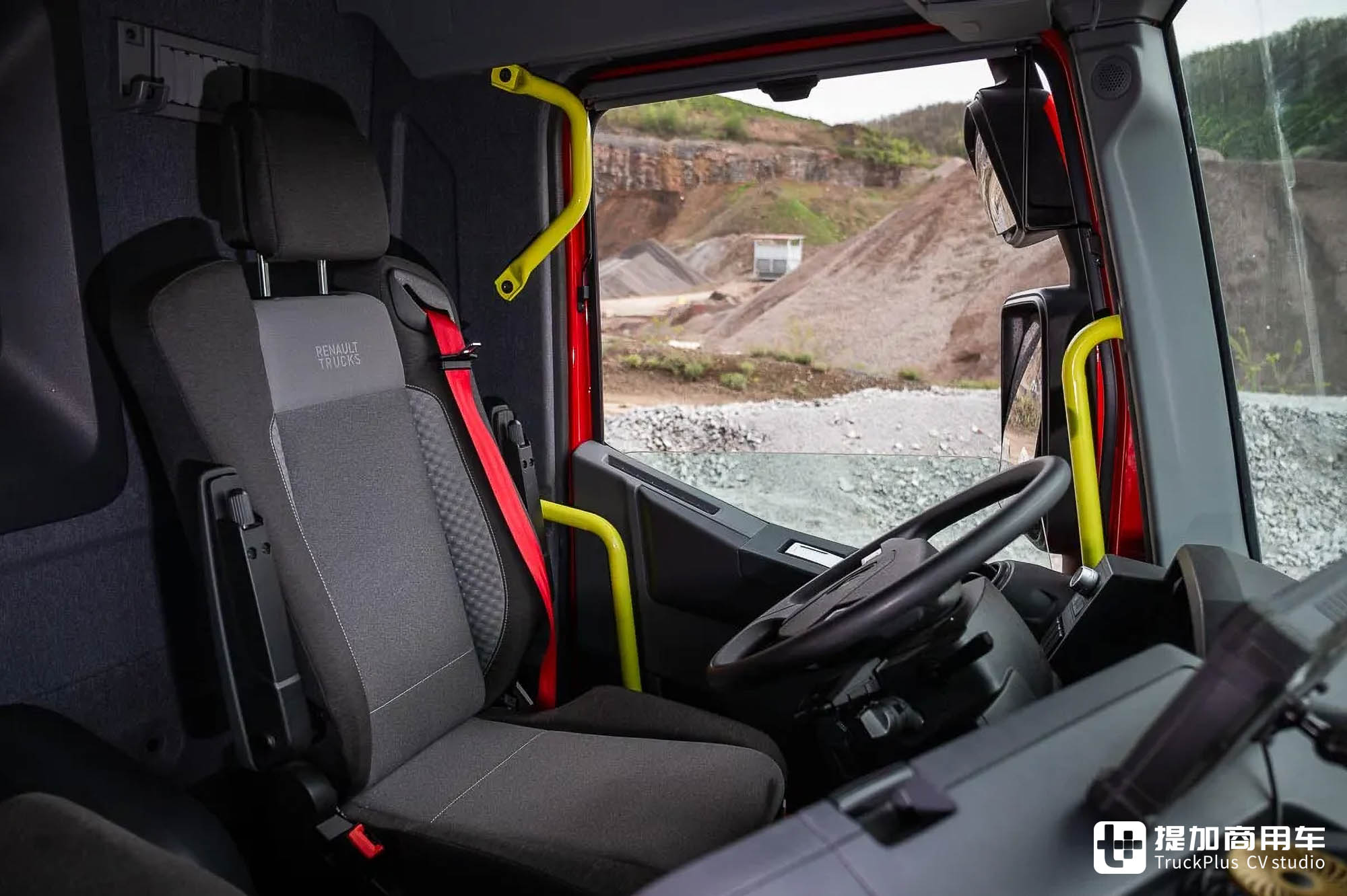 8x8全驱,独特外观设计+扎实底盘配置,雷诺K 520矿用自卸车了解一下 - 第15张 - 提加商用车网 8x8全驱,独特外观设计+扎实底盘配置,雷诺K 520矿用自卸车了解一下 - 第15张