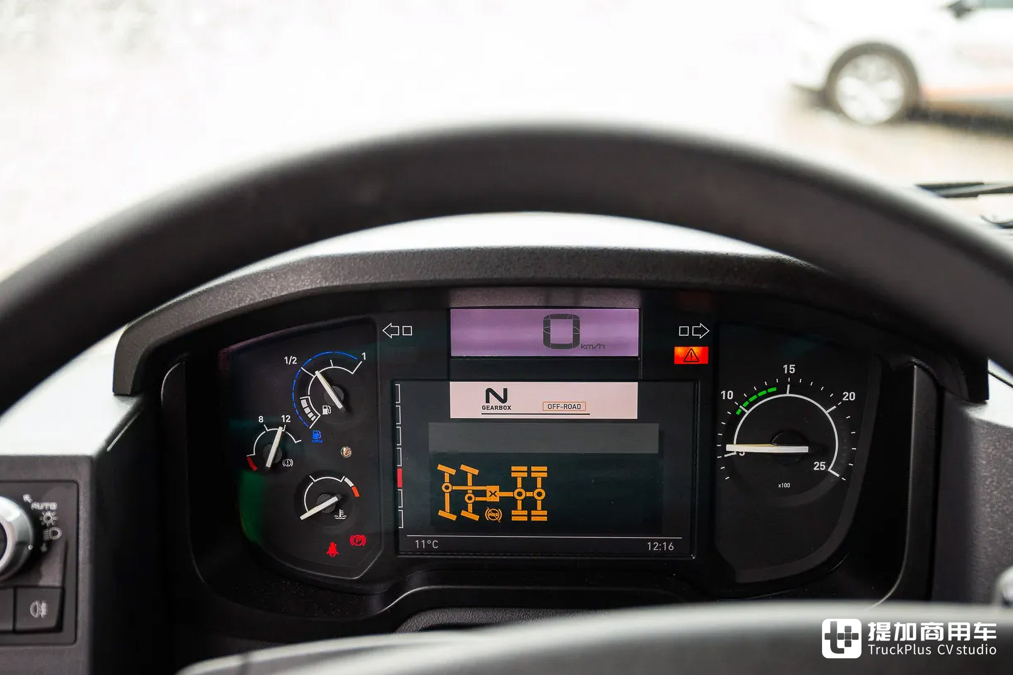 8x8全驱,独特外观设计+扎实底盘配置,雷诺K 520矿用自卸车了解一下 - 第16张 - 提加商用车网 8x8全驱,独特外观设计+扎实底盘配置,雷诺K 520矿用自卸车了解一下 - 第16张