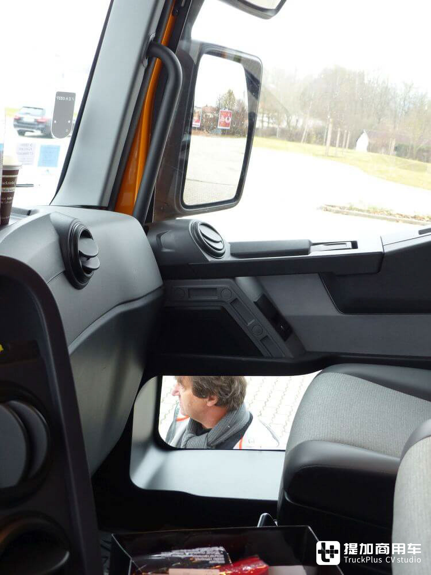 8x8全驱,独特外观设计+扎实底盘配置,雷诺K 520矿用自卸车了解一下 - 第19张 - 提加商用车网 8x8全驱,独特外观设计+扎实底盘配置,雷诺K 520矿用自卸车了解一下 - 第19张