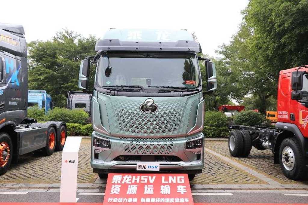 电子手刹一键启动都配上了,也是为资源运输打造,这款乘龙H5V燃气牵引车配置真不错 - 第2张 - 提加商用车网 电子手刹一键启动都配上了,也是为资源运输打造,这款乘龙H5V燃气牵引车配置真不错 - 第2张