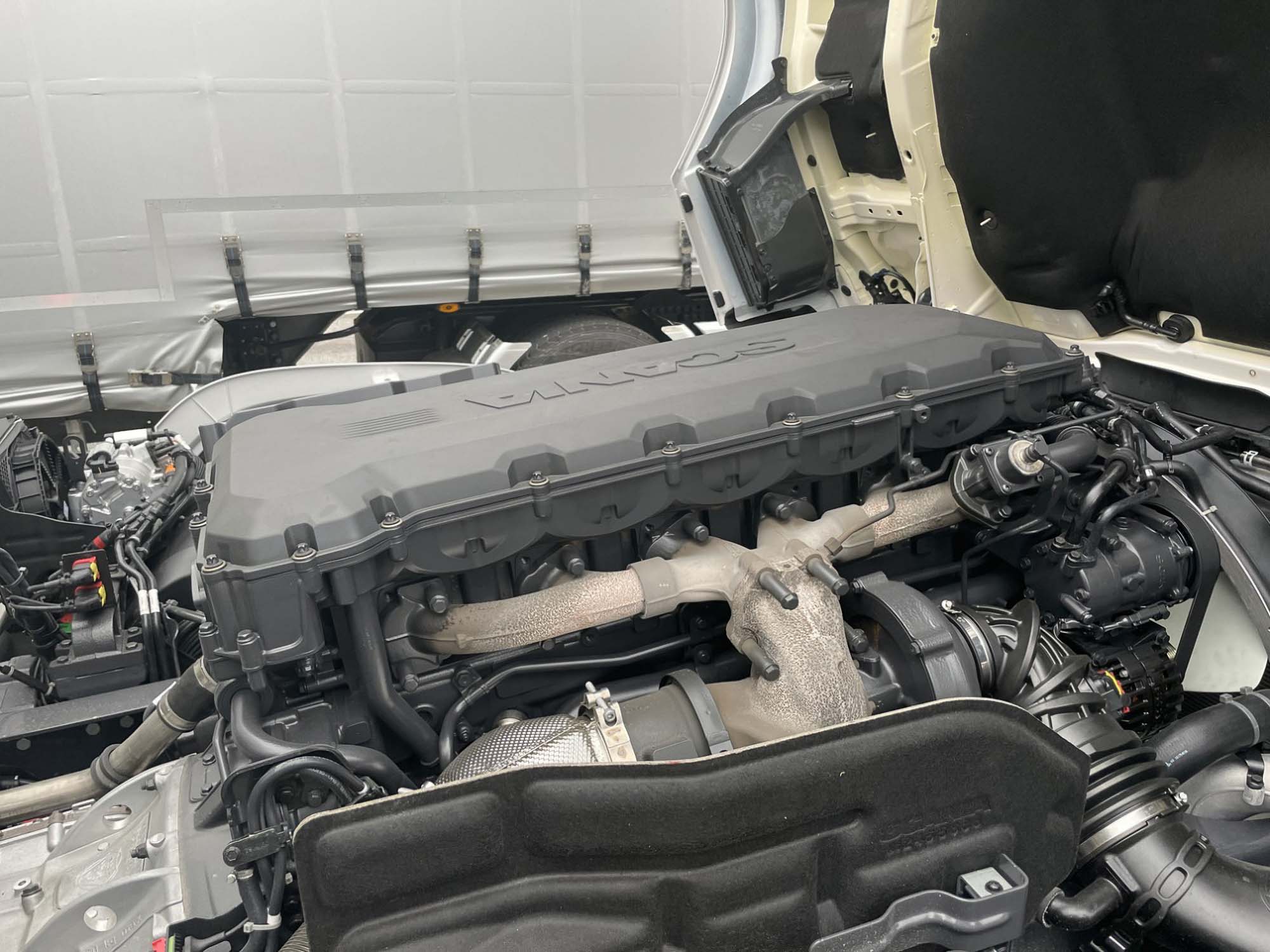 随车吊秒变五轴牵引车,10米级车身+Super动力链,斯堪尼亚R 560随车吊实拍 - 第3张 - 提加商用车网 随车吊秒变五轴牵引车,10米级车身+Super动力链,斯堪尼亚R 560随车吊实拍 - 第3张