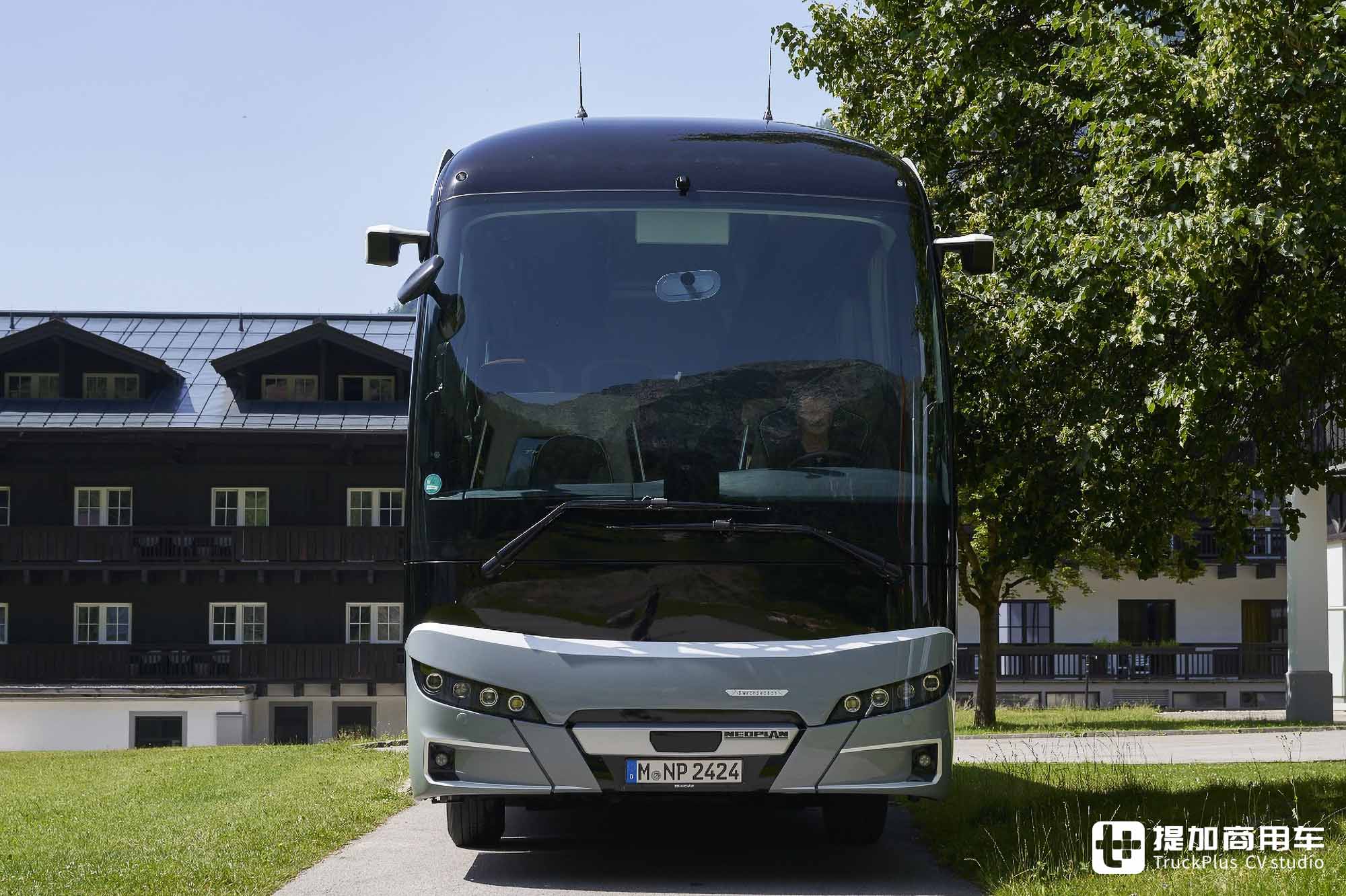 豪华度到位,安全性大升级,带你体验最新款尼奥普兰Tourliner L豪华大巴 - 第3张 - 提加商用车网 豪华度到位,安全性大升级,带你体验最新款尼奥普兰Tourliner L豪华大巴 - 第3张