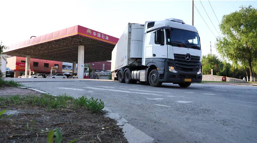 温长伟:领鲜秘诀 全靠奔驰卡车“高手”护航 - 第3张 - 提加商用车网 温长伟:领鲜秘诀 全靠奔驰卡车“高手”护航 - 第3张