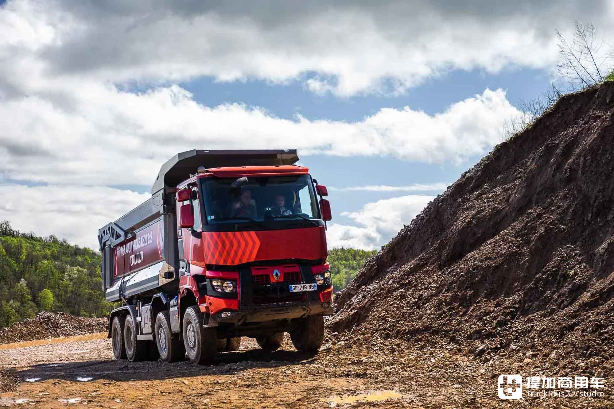 8x8全驱,独特外观设计+扎实底盘配置,雷诺K 520矿用自卸车了解一下 - 第8张 - 提加商用车网 8x8全驱,独特外观设计+扎实底盘配置,雷诺K 520矿用自卸车了解一下 - 第8张