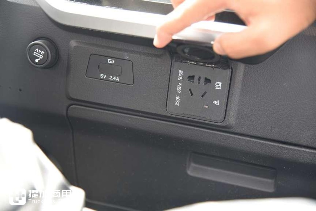 江淮1卡帅铃系列的最高端车型?实拍帅铃S9,带你看看它有哪些不一样的配置 - 第10张 - 提加商用车网 江淮1卡帅铃系列的最高端车型?实拍帅铃S9,带你看看它有哪些不一样的配置 - 第10张