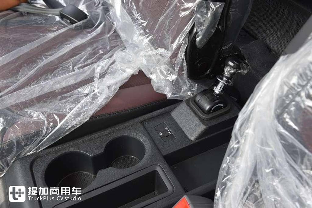 江淮1卡帅铃系列的最高端车型?实拍帅铃S9,带你看看它有哪些不一样的配置 - 第12张 - 提加商用车网 江淮1卡帅铃系列的最高端车型?实拍帅铃S9,带你看看它有哪些不一样的配置 - 第12张