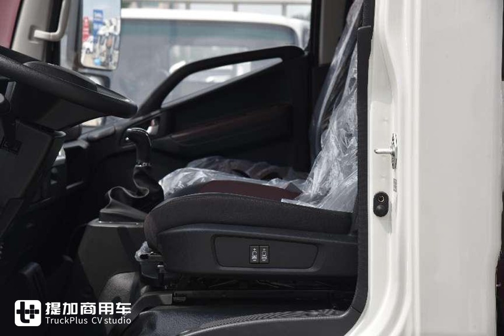 江淮1卡帅铃系列的最高端车型?实拍帅铃S9,带你看看它有哪些不一样的配置 - 第5张 - 提加商用车网 江淮1卡帅铃系列的最高端车型?实拍帅铃S9,带你看看它有哪些不一样的配置 - 第5张