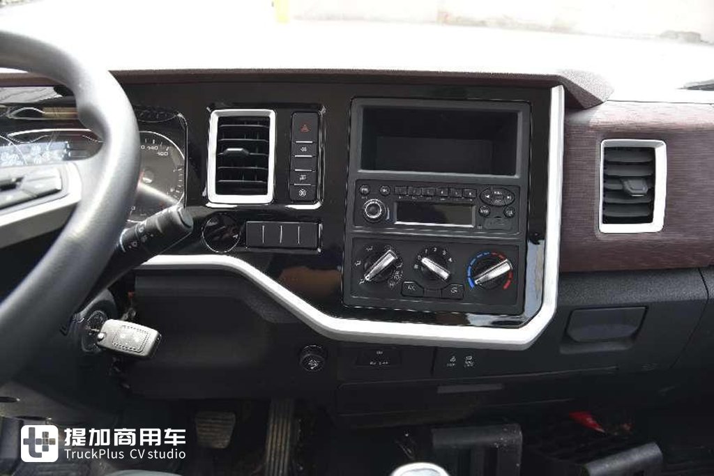江淮1卡帅铃系列的最高端车型?实拍帅铃S9,带你看看它有哪些不一样的配置 - 第7张 - 提加商用车网 江淮1卡帅铃系列的最高端车型?实拍帅铃S9,带你看看它有哪些不一样的配置 - 第7张