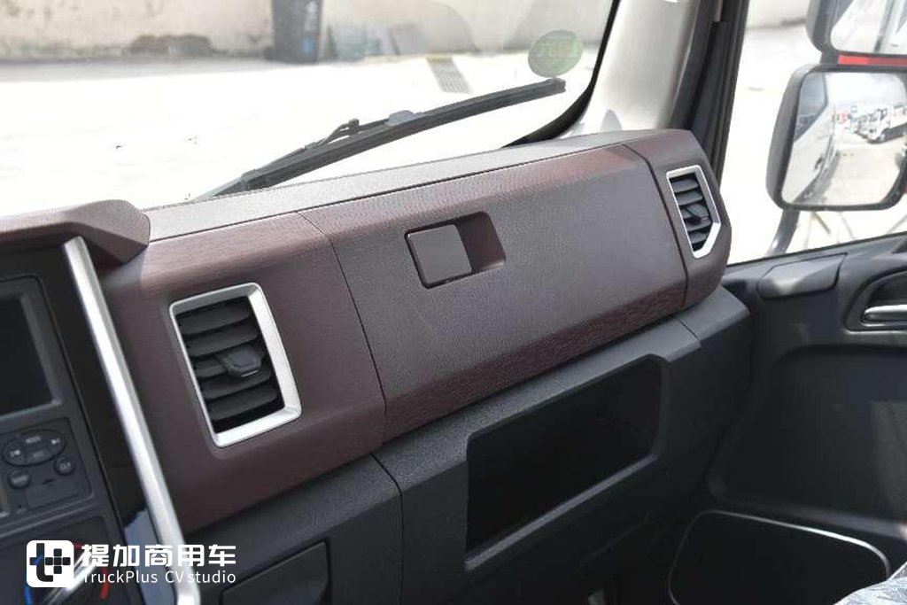 江淮1卡帅铃系列的最高端车型?实拍帅铃S9,带你看看它有哪些不一样的配置 - 第9张 - 提加商用车网 江淮1卡帅铃系列的最高端车型?实拍帅铃S9,带你看看它有哪些不一样的配置 - 第9张