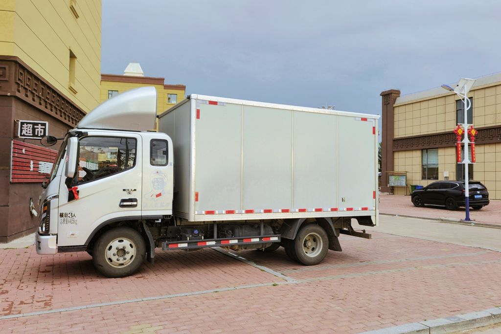 超市老板李文才:领航大G符合我快乐工作、轻松创富的追求 - 第3张 - 提加商用车网 超市老板李文才:领航大G符合我快乐工作、轻松创富的追求 - 第3张