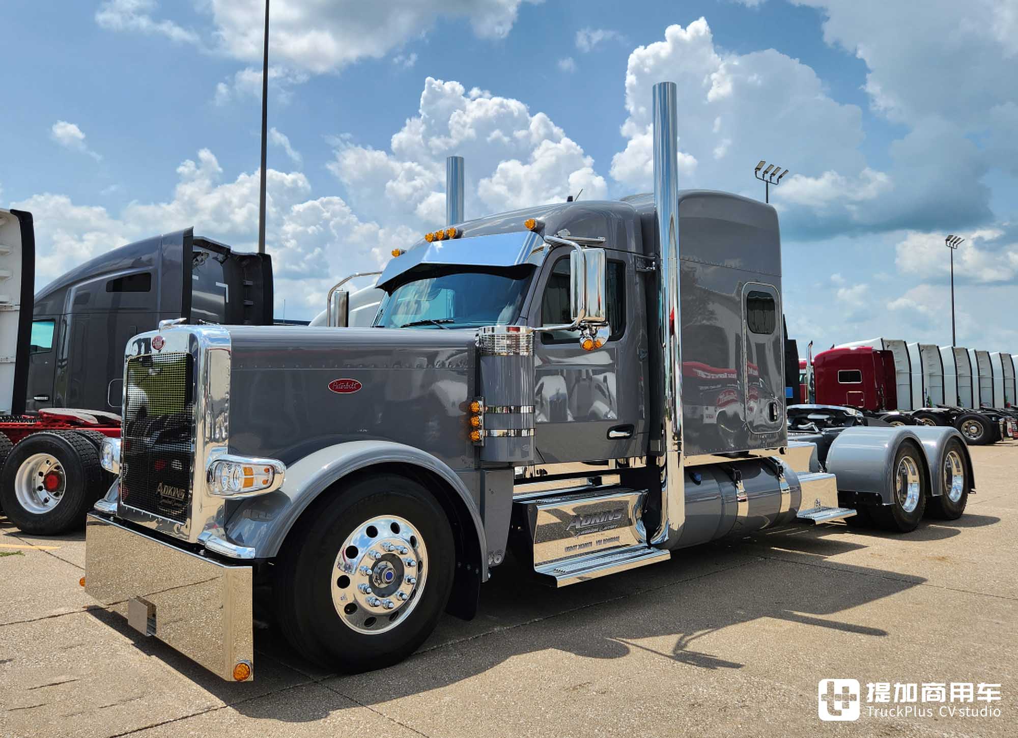 传承美式长头卡车经典灵魂，配2米长生活舱，彼得比尔特589牵引车实拍