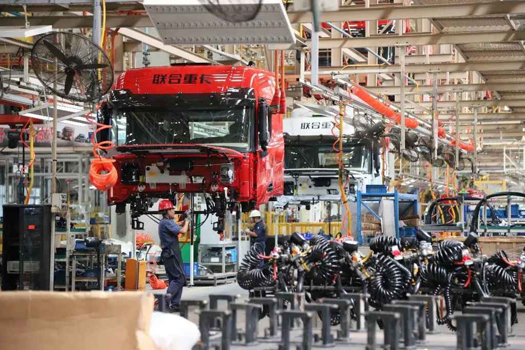 芜湖危化品运输企业走进联合重卡 共谋发展新篇章 - 第2张 - 提加商用车网 芜湖危化品运输企业走进联合重卡 共谋发展新篇章 - 第2张