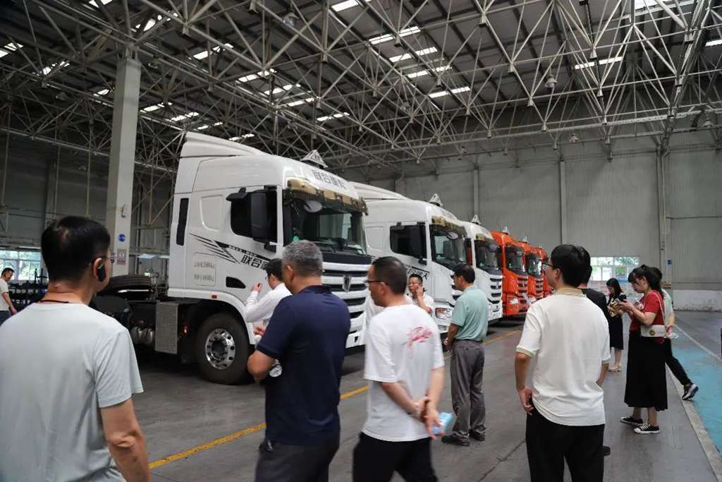 芜湖危化品运输企业走进联合重卡 共谋发展新篇章 - 第4张 - 提加商用车网 芜湖危化品运输企业走进联合重卡 共谋发展新篇章 - 第4张
