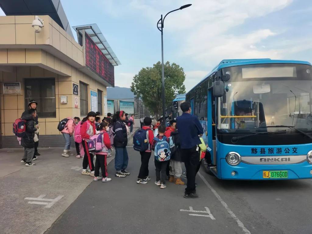 “庐胖胖·庐娇娇”首亮相!安凯客车助力儿童友好城市建设 - 第6张 - 提加商用车网 “庐胖胖·庐娇娇”首亮相!安凯客车助力儿童友好城市建设 - 第6张