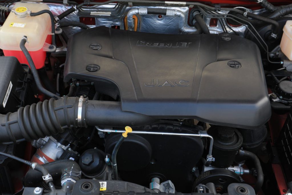 跨越界限,江淮T8夜鹰带你畅享双重驾驶乐趣 - 第3张 - 提加商用车网 跨越界限,江淮T8夜鹰带你畅享双重驾驶乐趣 - 第3张