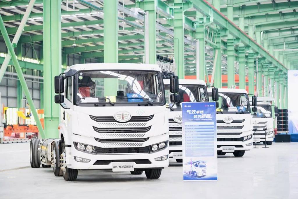 解放悍V-LNG中置轴轿运车隆重上市! - 第4张 - 提加商用车网 解放悍V-LNG中置轴轿运车隆重上市! - 第4张