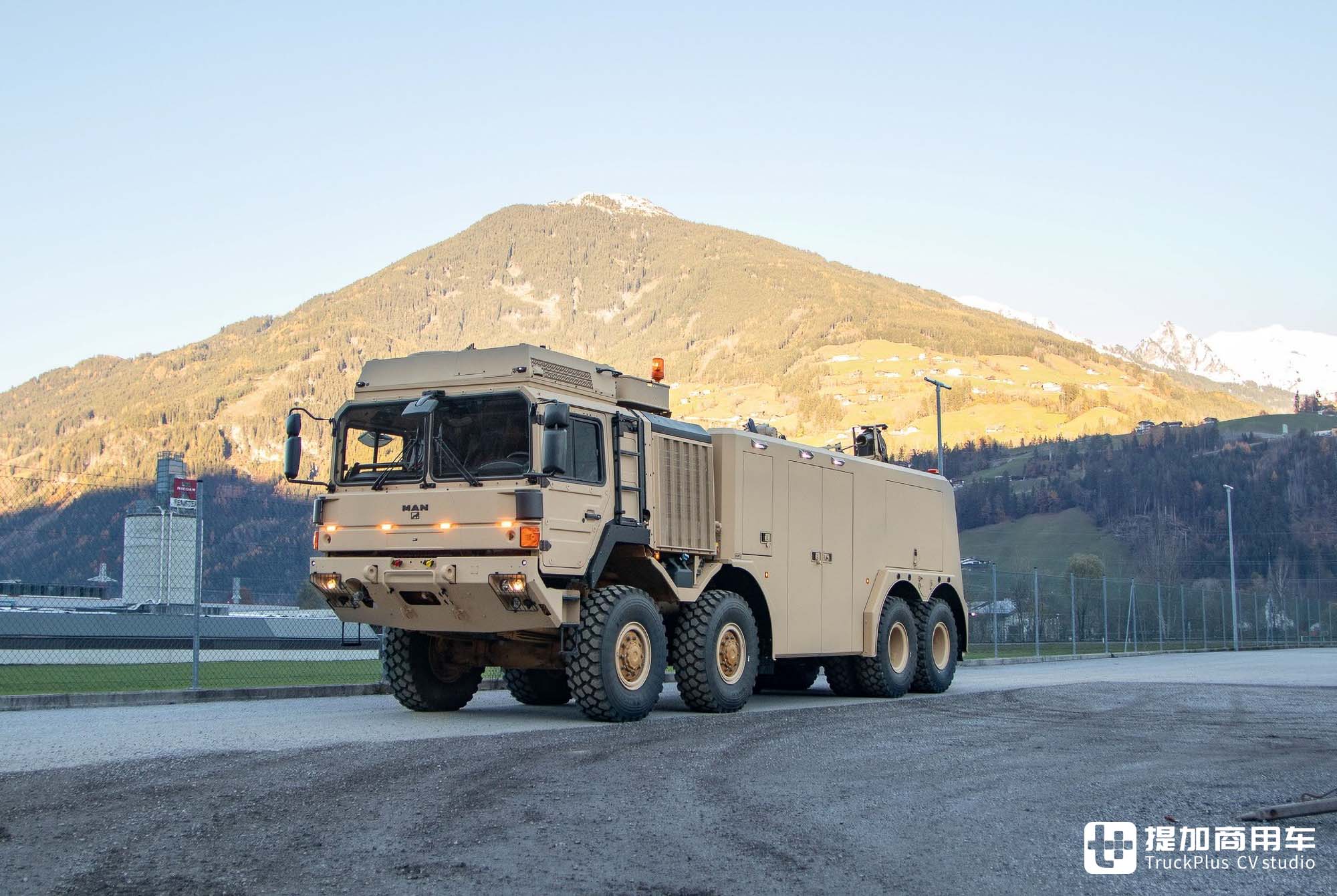 8x8全驱+V8发动机,奥地利安普上装,斯堪尼亚660 S军用重型清障车见过没 - 第1张 - 提加商用车网 8x8全驱+V8发动机,奥地利安普上装,斯堪尼亚660 S军用重型清障车见过没 - 第1张