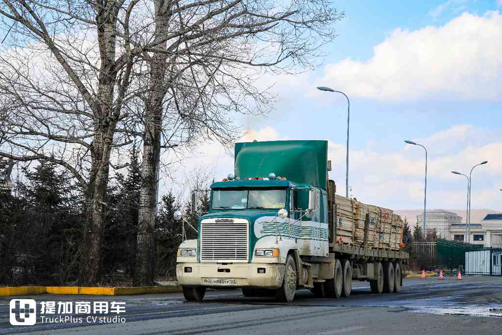 绥芬河口岸俄罗斯卡车实拍终章来了,再带你看看老毛子爱开的那些美国卡车 - 第4张 - 提加商用车网 绥芬河口岸俄罗斯卡车实拍终章来了,再带你看看老毛子爱开的那些美国卡车 - 第4张