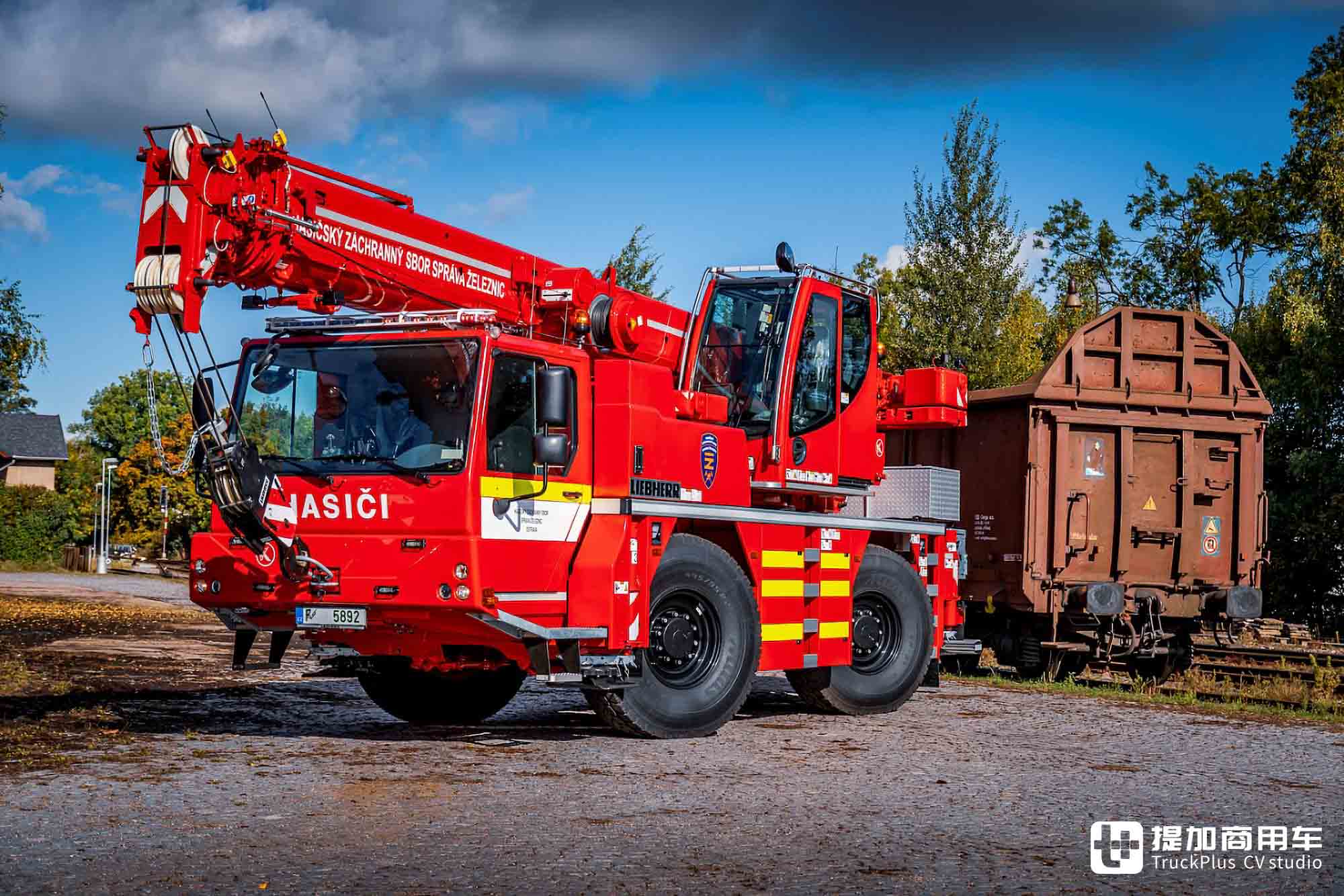 消防局也用吊车?4x4全驱配全轮转向+蟹行模式,带你看利勃海尔LTM 1030-2.1全地面起重机 - 第4张 - 提加商用车网 消防局也用吊车?4x4全驱配全轮转向+蟹行模式,带你看利勃海尔LTM 1030-2.1全地面起重机 - 第4张