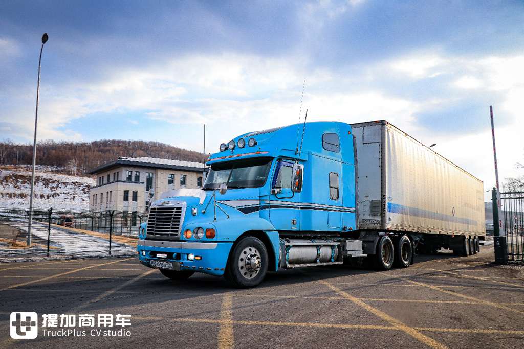 绥芬河口岸俄罗斯卡车实拍终章来了,再带你看看老毛子爱开的那些美国卡车 - 第6张 - 提加商用车网 绥芬河口岸俄罗斯卡车实拍终章来了,再带你看看老毛子爱开的那些美国卡车 - 第6张