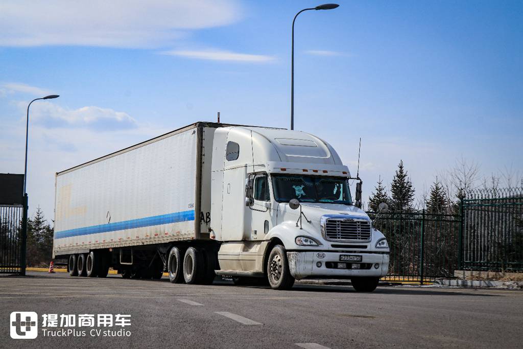 绥芬河口岸俄罗斯卡车实拍终章来了,再带你看看老毛子爱开的那些美国卡车 - 第9张 - 提加商用车网 绥芬河口岸俄罗斯卡车实拍终章来了,再带你看看老毛子爱开的那些美国卡车 - 第9张