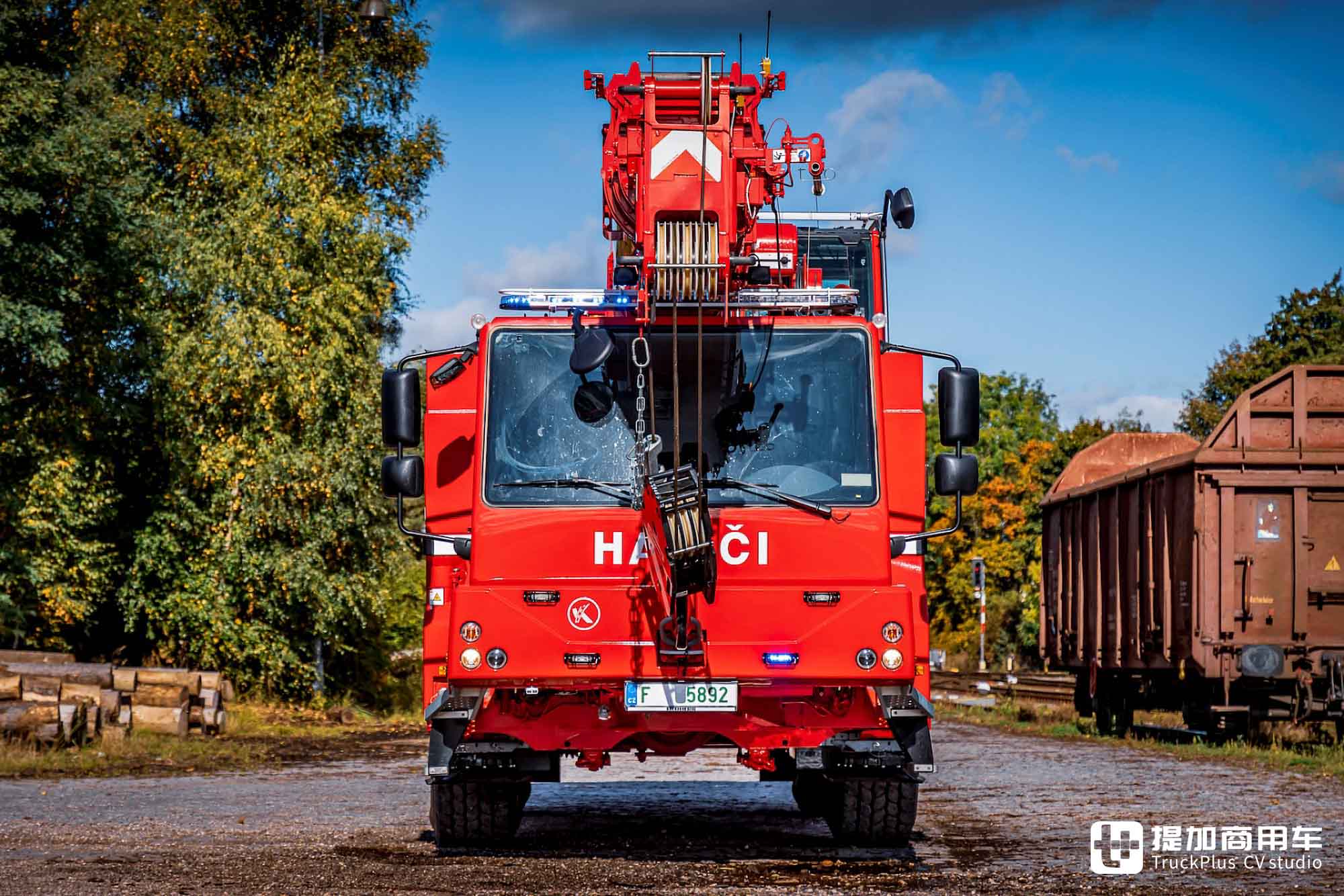 消防局也用吊车?4x4全驱配全轮转向+蟹行模式,带你看利勃海尔LTM 1030-2.1全地面起重机 - 第10张 - 提加商用车网 消防局也用吊车?4x4全驱配全轮转向+蟹行模式,带你看利勃海尔LTM 1030-2.1全地面起重机 - 第10张