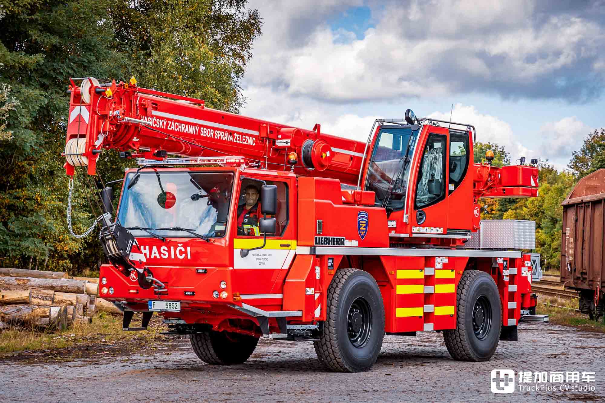 消防局也用吊车?4x4全驱配全轮转向+蟹行模式,带你看利勃海尔LTM 1030-2.1全地面起重机 - 第13张 - 提加商用车网 消防局也用吊车?4x4全驱配全轮转向+蟹行模式,带你看利勃海尔LTM 1030-2.1全地面起重机 - 第13张