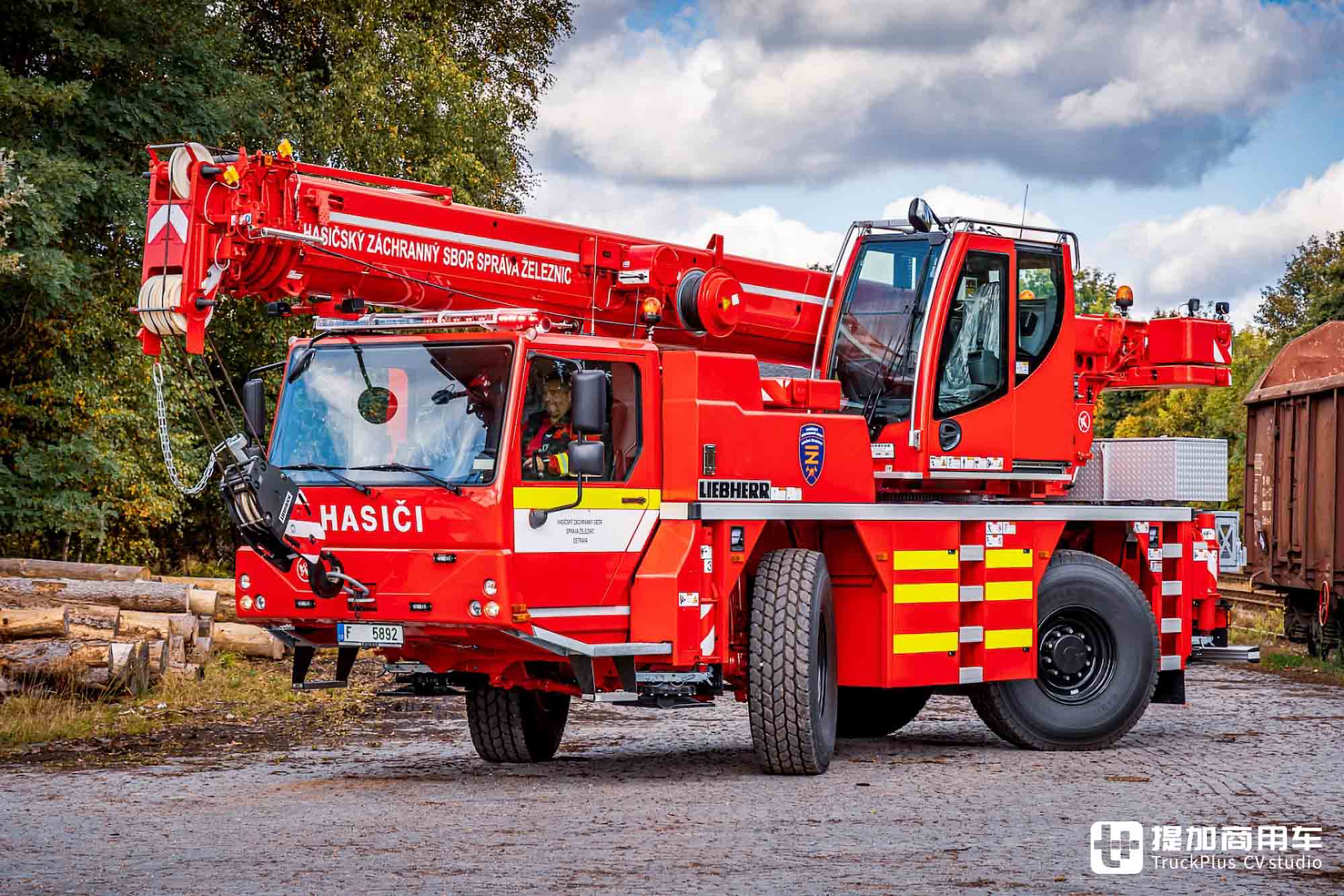 消防局也用吊车?4x4全驱配全轮转向+蟹行模式,带你看利勃海尔LTM 1030-2.1全地面起重机 - 第14张 - 提加商用车网 消防局也用吊车?4x4全驱配全轮转向+蟹行模式,带你看利勃海尔LTM 1030-2.1全地面起重机 - 第14张