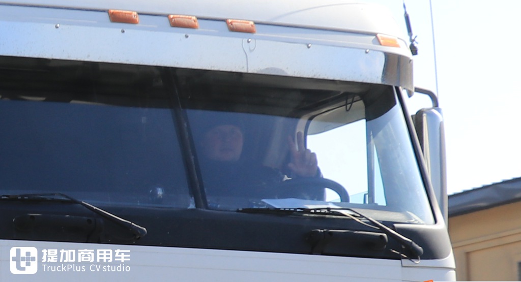 绥芬河口岸俄罗斯卡车实拍终章来了,再带你看看老毛子爱开的那些美国卡车 - 第14张 - 提加商用车网 绥芬河口岸俄罗斯卡车实拍终章来了,再带你看看老毛子爱开的那些美国卡车 - 第14张