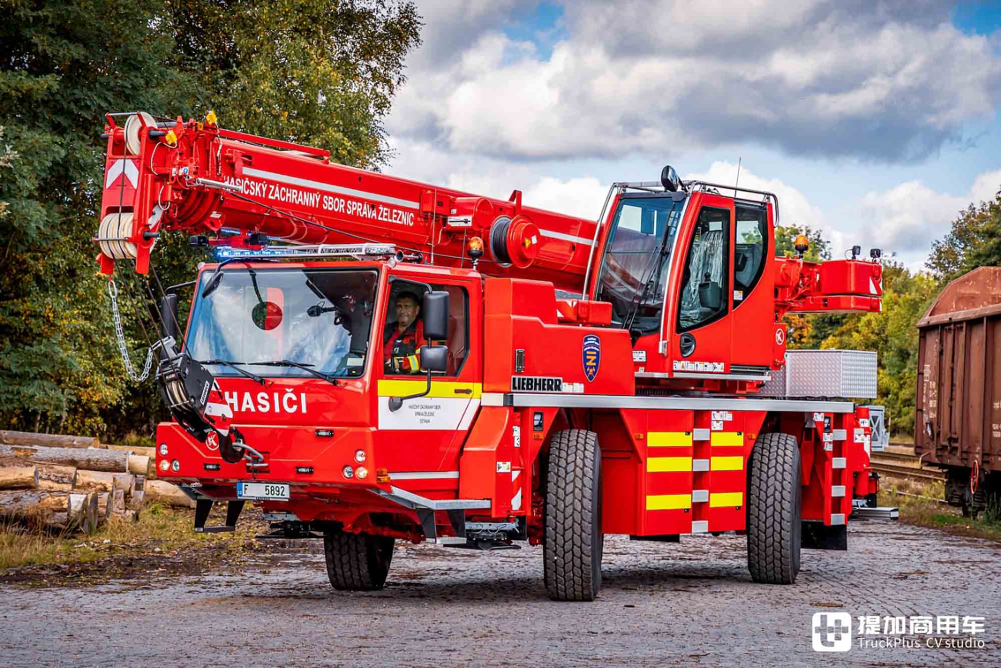 消防局也用吊车?4x4全驱配全轮转向+蟹行模式,带你看利勃海尔LTM 1030-2.1全地面起重机 - 第15张 - 提加商用车网 消防局也用吊车?4x4全驱配全轮转向+蟹行模式,带你看利勃海尔LTM 1030-2.1全地面起重机 - 第15张