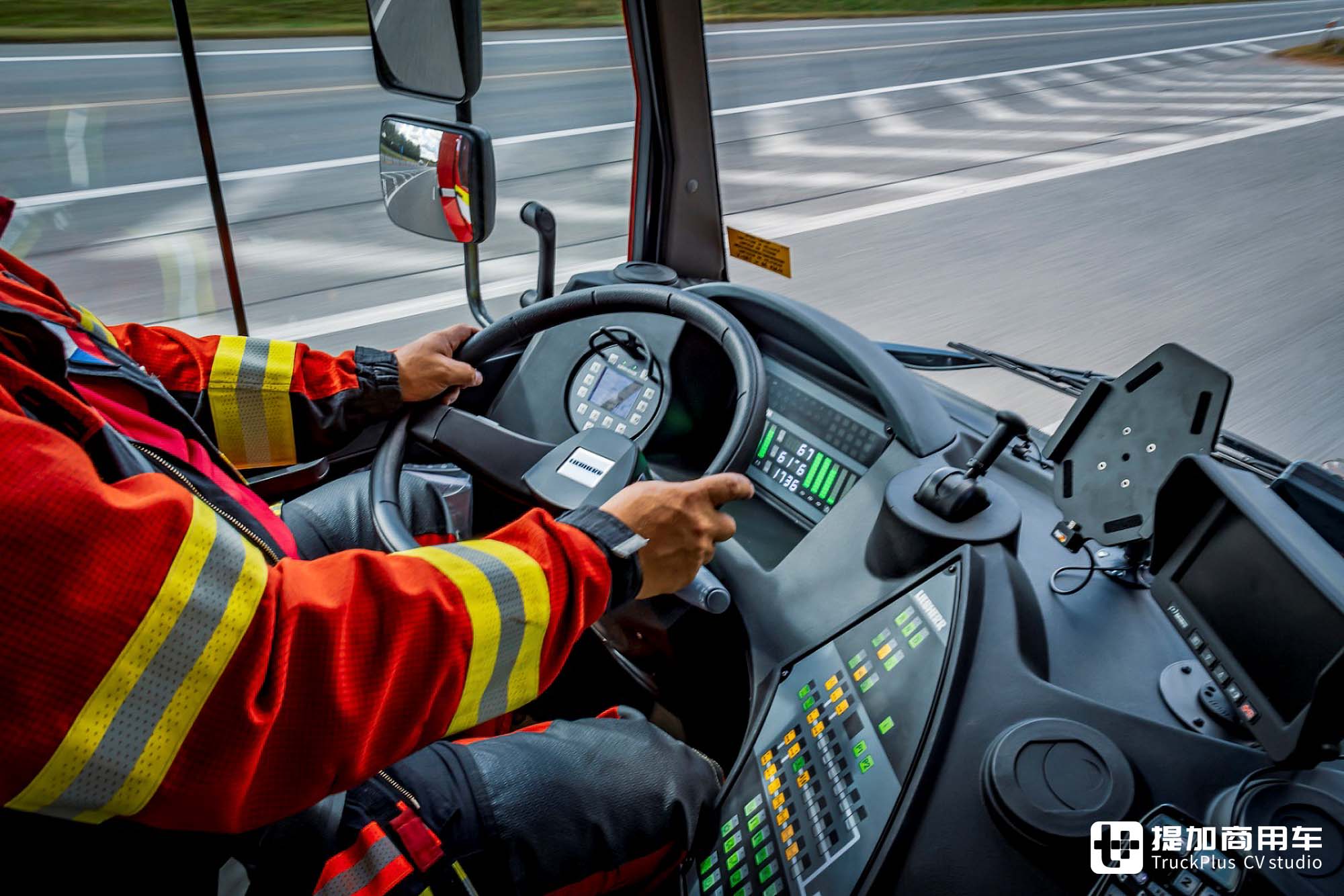 消防局也用吊车?4x4全驱配全轮转向+蟹行模式,带你看利勃海尔LTM 1030-2.1全地面起重机 - 第28张 - 提加商用车网 消防局也用吊车?4x4全驱配全轮转向+蟹行模式,带你看利勃海尔LTM 1030-2.1全地面起重机 - 第28张