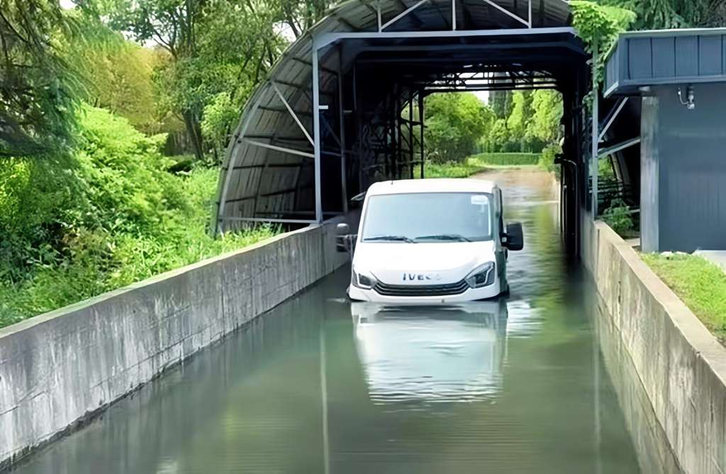 越野新霸主!依维柯欧胜涉水性能再创巅峰! - 第1张 - 提加商用车网 越野新霸主!依维柯欧胜涉水性能再创巅峰! - 第1张