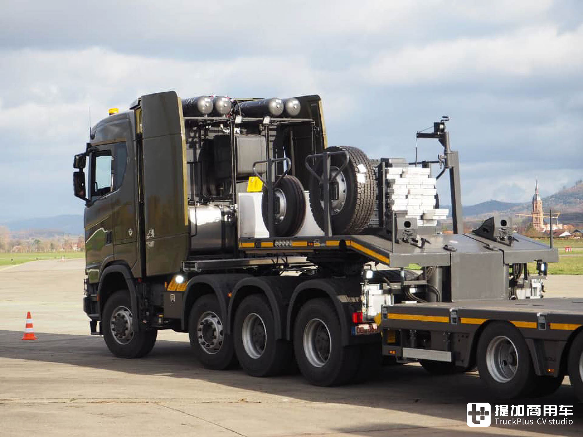 8x6驱动配V8发动机,牵引坦克专用,带您看斯堪尼亚650 S XT军用重型牵引车 - 第17张 - 提加商用车网 8x6驱动配V8发动机,牵引坦克专用,带您看斯堪尼亚650 S XT军用重型牵引车 - 第17张