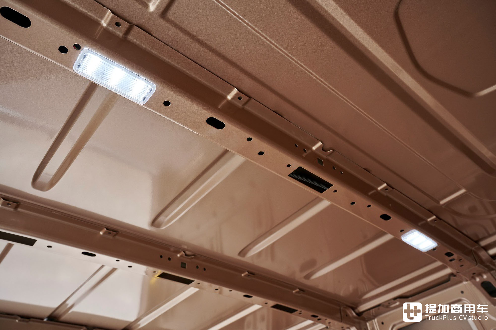 B型越野房车圣体?4x4全驱+智能座舱,德国曼恩TGE Next Level厢货了解一下 - 第18张 - 提加商用车网 B型越野房车圣体?4x4全驱+智能座舱,德国曼恩TGE Next Level厢货了解一下 - 第18张