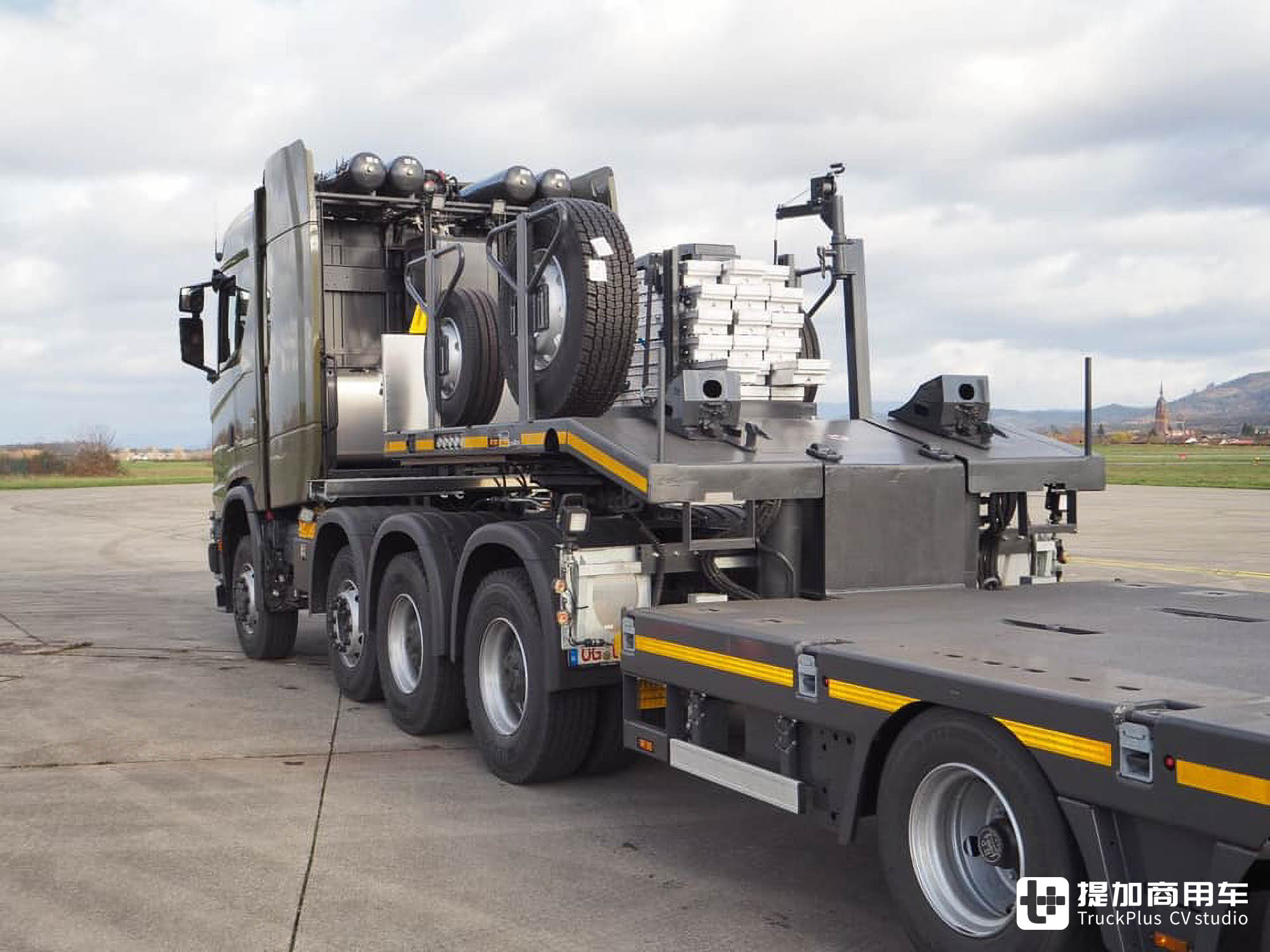 8x6驱动配V8发动机,牵引坦克专用,带您看斯堪尼亚650 S XT军用重型牵引车 - 第18张 - 提加商用车网 8x6驱动配V8发动机,牵引坦克专用,带您看斯堪尼亚650 S XT军用重型牵引车 - 第18张