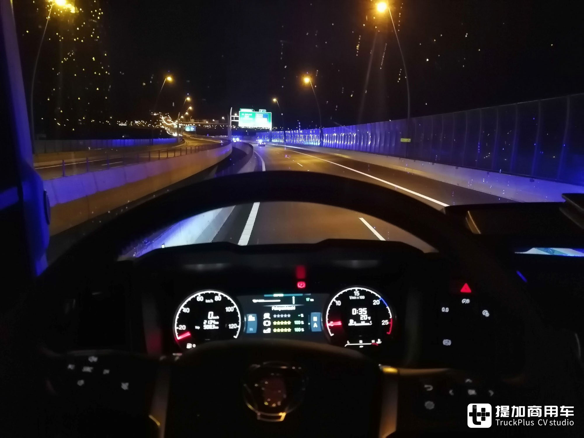 8x6驱动配V8发动机,牵引坦克专用,带您看斯堪尼亚650 S XT军用重型牵引车 - 第19张 - 提加商用车网 8x6驱动配V8发动机,牵引坦克专用,带您看斯堪尼亚650 S XT军用重型牵引车 - 第19张