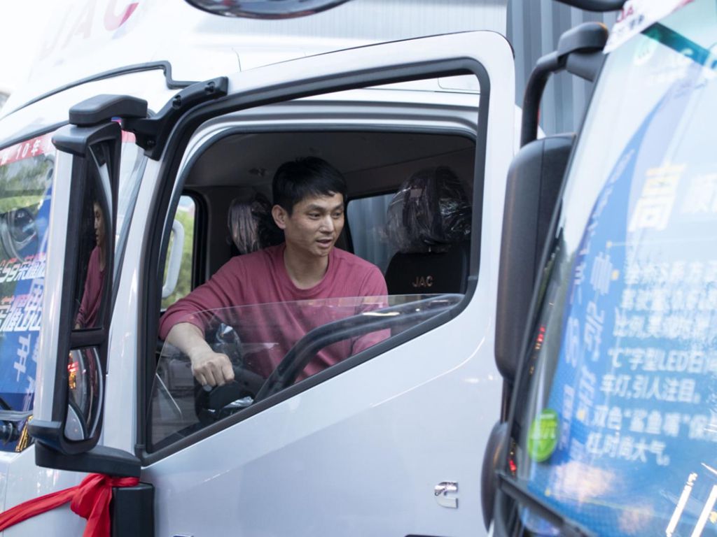 帅铃S3荣耀版:创业好拍档,直接开到地库电梯口 - 第2张 - 提加商用车网 帅铃S3荣耀版:创业好拍档,直接开到地库电梯口 - 第2张