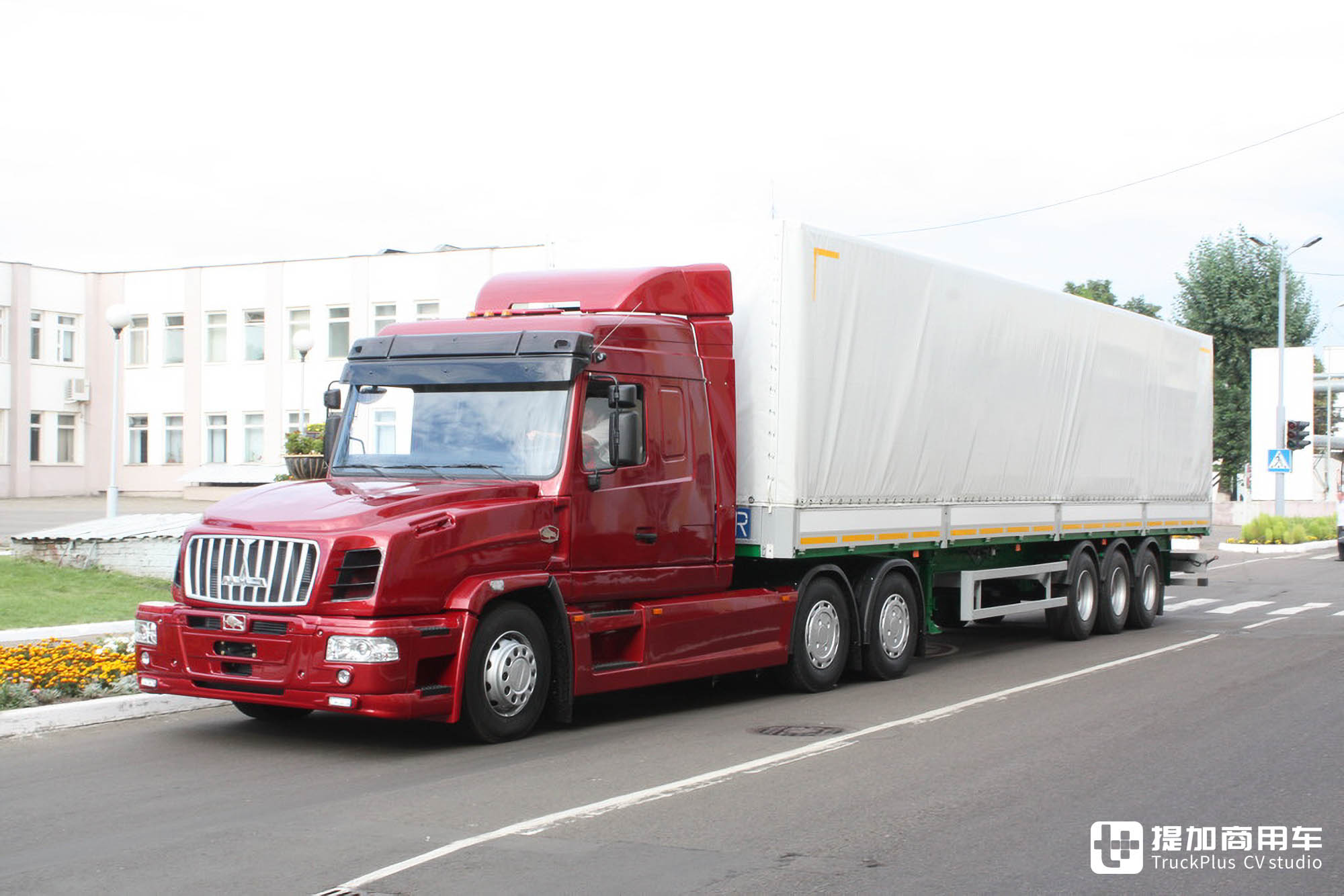 白俄罗斯也造美式长头卡车?V8发动机+生活舱,MAZ-6440系列回顾 - 第2张 - 提加商用车网 白俄罗斯也造美式长头卡车?V8发动机+生活舱,MAZ-6440系列回顾 - 第2张