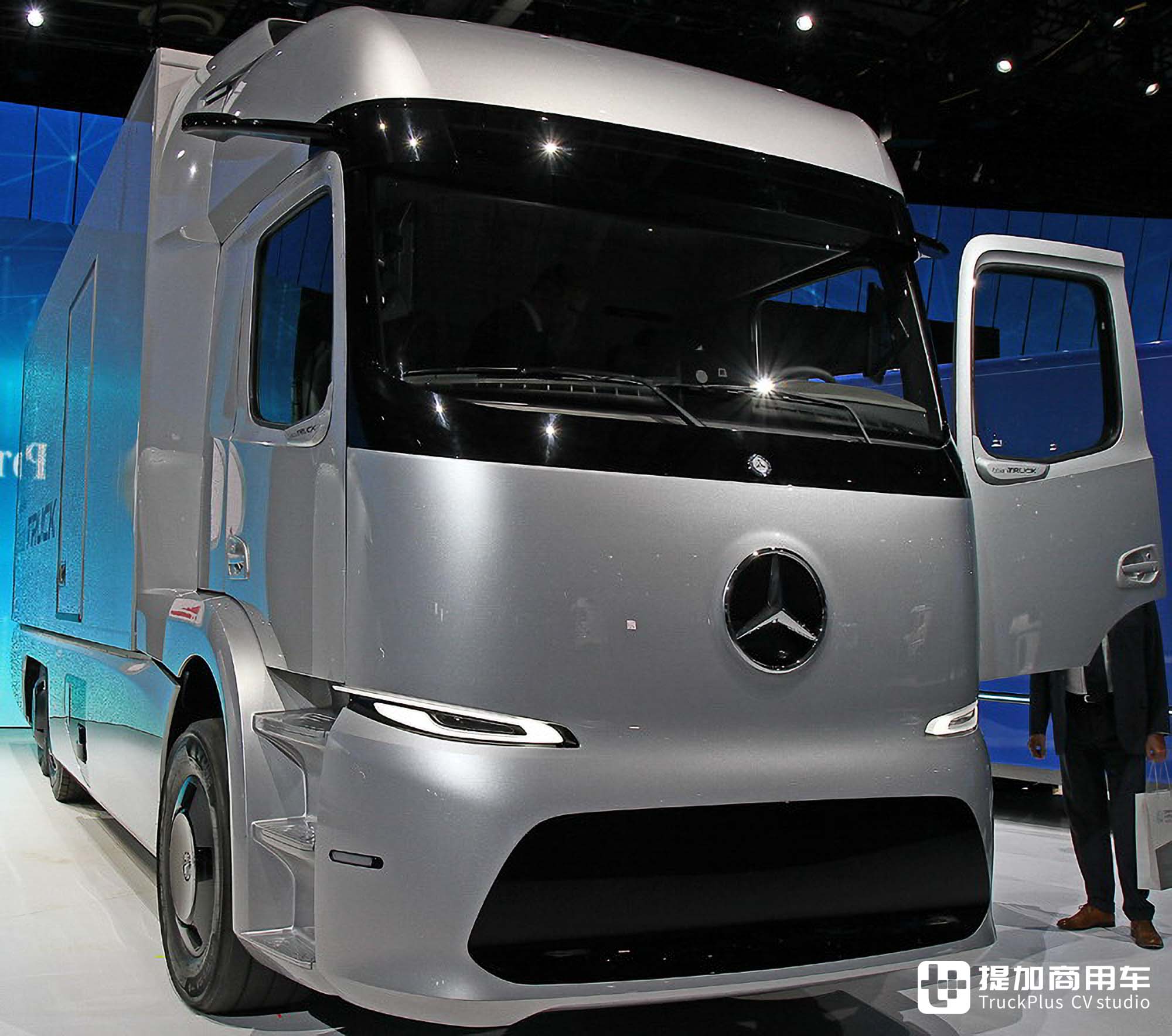 智能配置超前,造型似未来产物,回顾8年前的城配概念车:奔驰Urban eTruck - 第2张 - 提加商用车网 智能配置超前,造型似未来产物,回顾8年前的城配概念车:奔驰Urban eTruck - 第2张